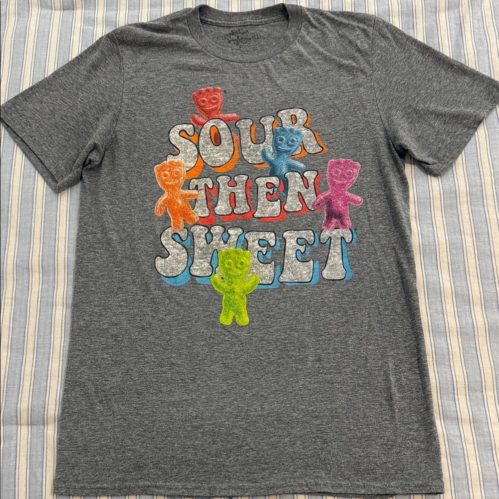 SOUR PATCH Gray TEE Shirt with Colorful Bear Design. SIZE S